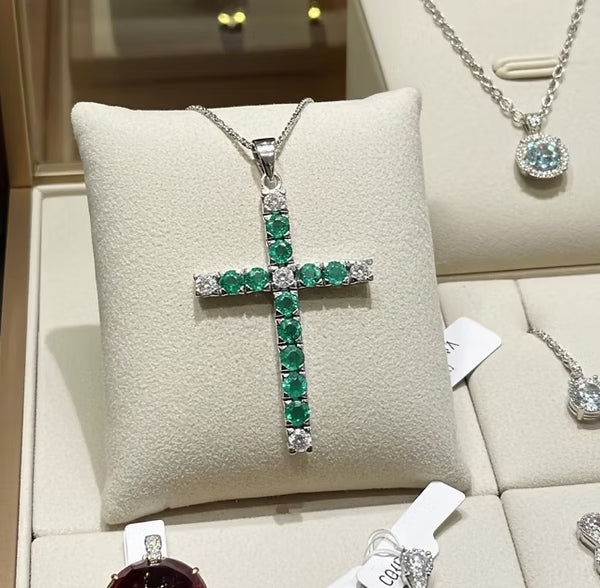 Ciondolo croce in oro bianco e smeraldo e diamanti naturali 2.96ct