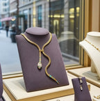 collana pendente serpente in oro giallo con diamanti naturali e smeraldo
