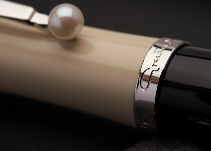 Penna MontBlanc in edizione limitata Greta Garbo con perla Rollerball