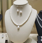 Set Collana e Orecchi con perla naturale in Oro Bianco 18k
