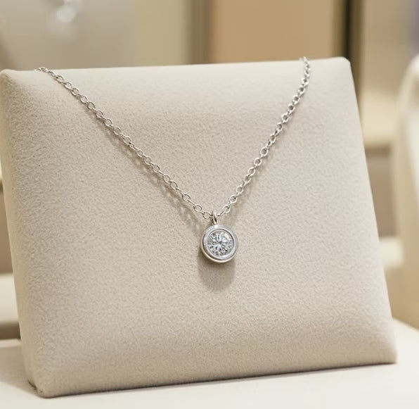Collana punto luce in Oro Bianco  con diamante naturale 0,18ct