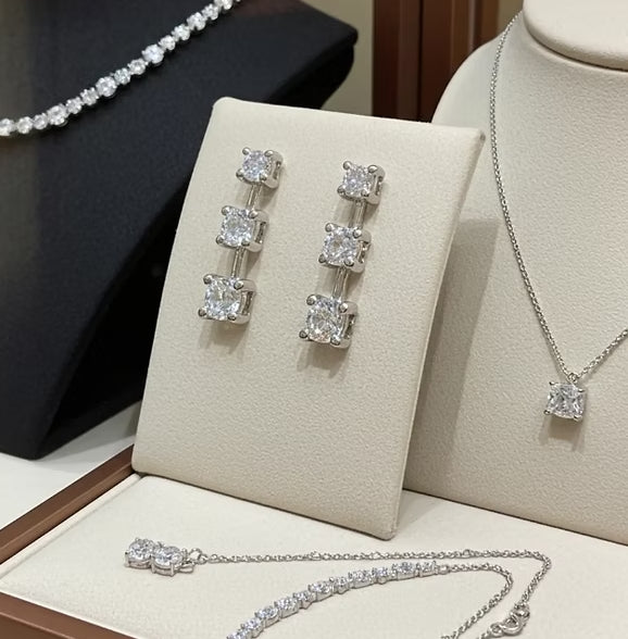 Orecchini punto luce trilogy in oro bianco e diamanti naturali 0.60ct