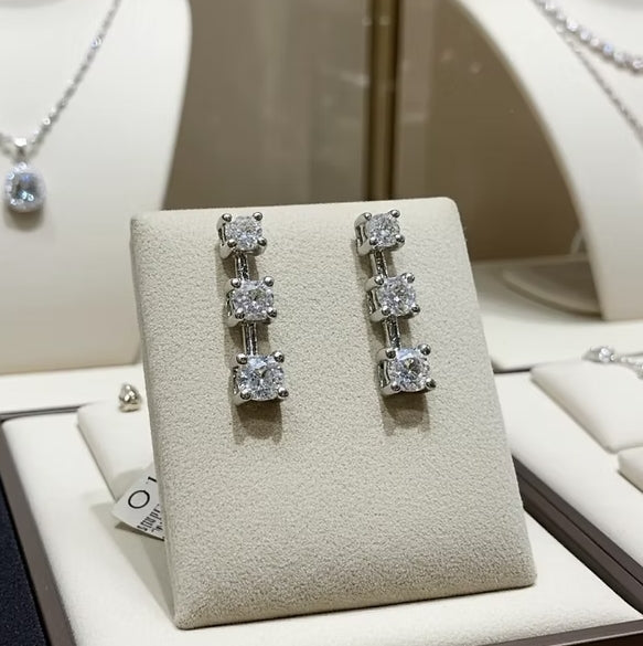 Orecchini punto luce trilogy in oro bianco e diamanti naturali 0.60ct