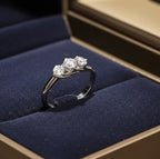 Anello Trilogy in oro bianco 18k e diamanti naturali 0,42 ct