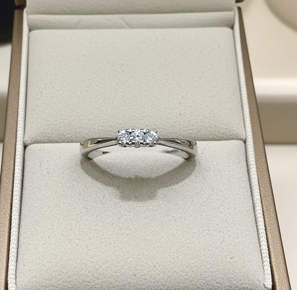 Anello Trilogy in oro bianco 18k e diamanti naturali 0,42 ct