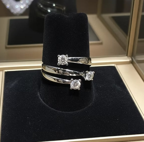 Anello Trilogy in oro bianco 18k e diamanti naturali 0,42ct