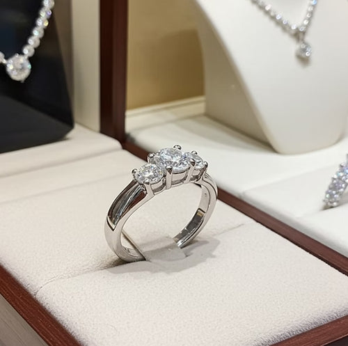 Anello Trilogy in oro bianco 18k con diamanti naturali 1,00 ct