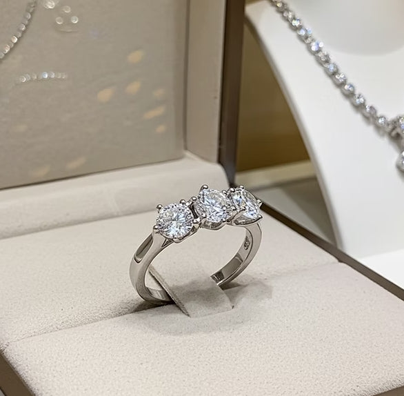 Anello Trilogy in oro bianco 18k con diamanti naturali 1,20 ct