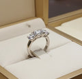 Anello Trilogy in oro bianco 18k e diamanti naturali 0,75 ct