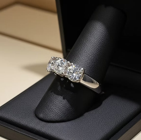 Anello Trilogy in oro bianco 18k e diamanti naturali 0,75 ct