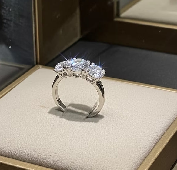 Anello Trilogy in oro bianco 18k con diamanti naturali 0.30ct