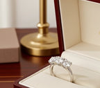 Anello Trilogy in oro bianco 18k e diamanti naturali 0,75 ct
