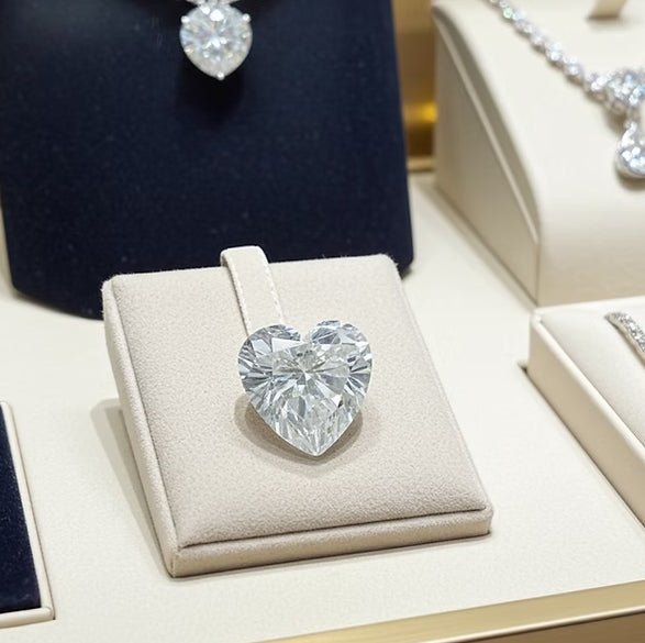 Diamante (Naturale) - 0.72 ct - Cuore - E - VVS1 - IGI