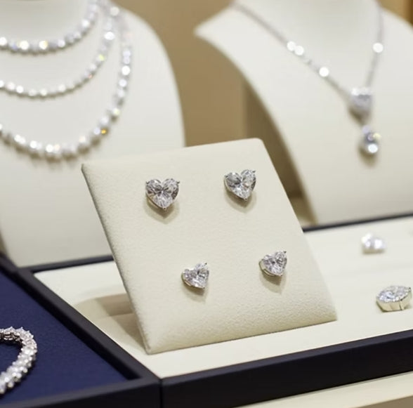 Orecchini punto luce in Oro Bianco 18k -  taglio Cuore 0,92ct Diamante Naturale