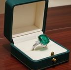 Anello trology in oro bianco e smeraldo 7.30 ct e diamanti naturali 0.50ct