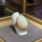 Anello in oro giallo e diamanti naturali 0.81ct  e opale 16.30ct