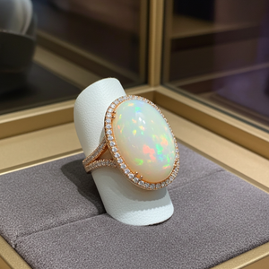 Anello in oro giallo e diamanti naturali 0.81ct  e opale 16.30ct