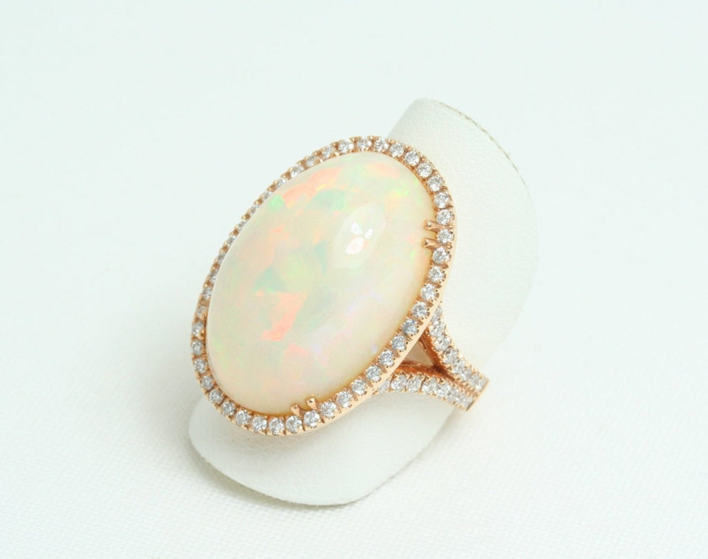 Anello in oro giallo e diamanti naturali 0.81ct  e opale 16.30ct